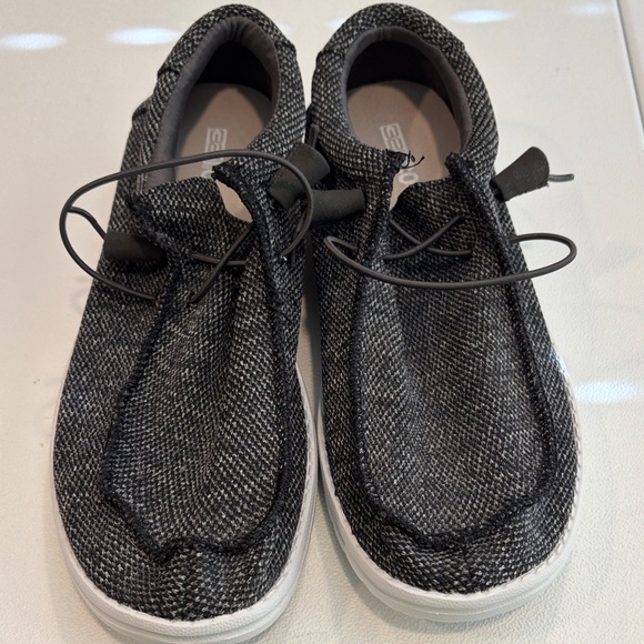 32 Degrees Black and Gray Casual Shoes - Picture 1 of 3